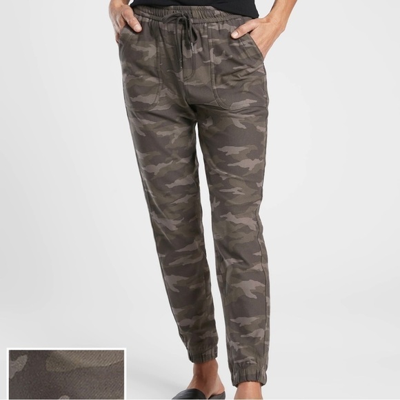 Athleta Farallon Jogger Pants in Camo Size 2 - Picture 1 of 12
